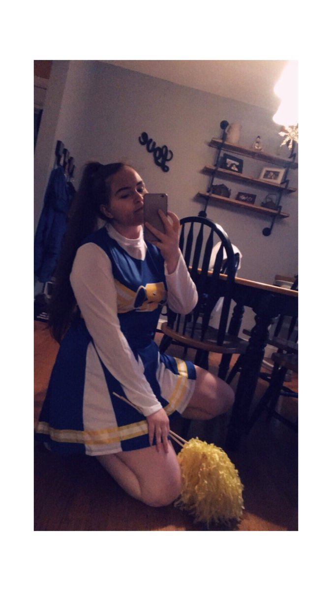 Hgrace234's tweet photo. GO BULLDOGS!!! Happy Halloween Riverdale style! 🎃💀👻🧟‍♂️ @CW_Riverdale @WriterRAS @lilireinhart @madelainepetsch @CamilaMendes @VanessaMorgan #riverdale #archiehalloween #riverdalehalloween #rivervixen https://t.co/2EFlqXuj9U