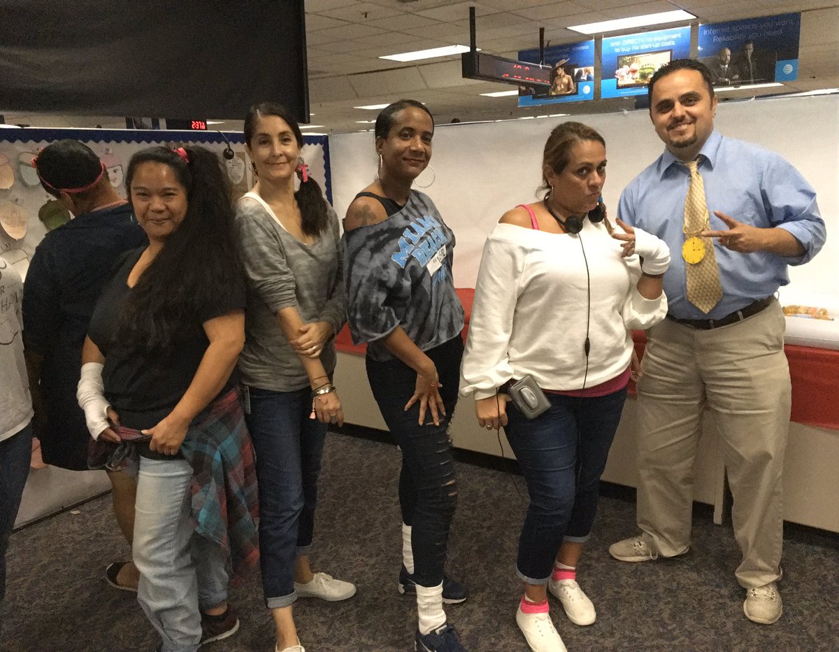 SD_OOP's tweet photo. #GarciaBeProud #OOPBeProud #SanDiegoBeProud Spirit Week D3 at SD OOP, Throwback Showdown! https://t.co/UAwK2OeaZl