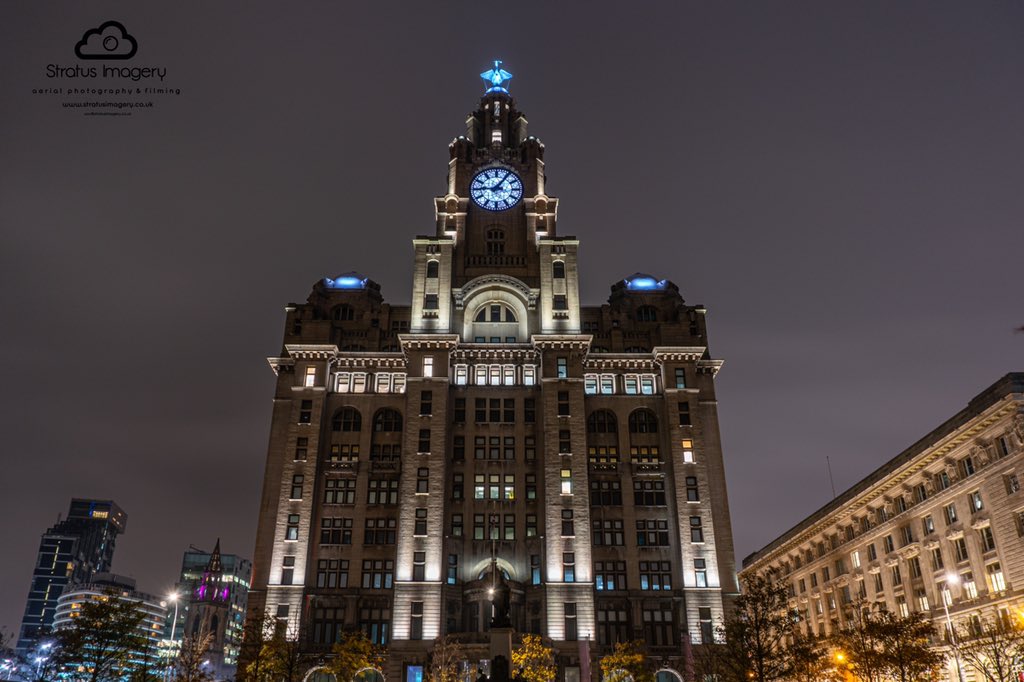 How boss does the new lighting look 👌🏻 @ShareTheCity <a href="/VisitLiverpool/">VisitLiverpool</a> @PeelLivWaters <a href="/RomalCapital/">Romal Capital</a> #liverpool #liverpoolcity