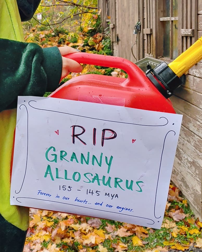 AngelaofTC's tweet photo. This old #fossilfuel doesn't appreciate being burned! 😡
Happy Halloween, y'all.
#KeepItInTheGround #KeepMEInTheGround https://t.co/YKrKvvPAIE