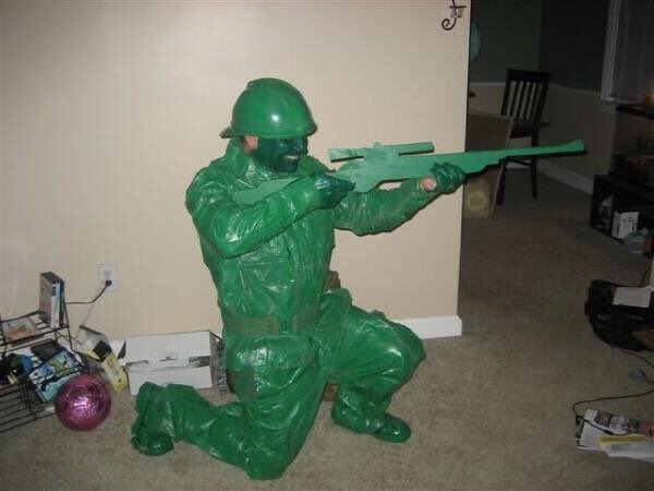 tommy3stix's tweet photo. @PrestonSteve933 Last costume I made from a few years ago. My favorite to date. #greenarmyman #homemadecostumes #PutEffortInYourCostume https://t.co/ocz2IL357G