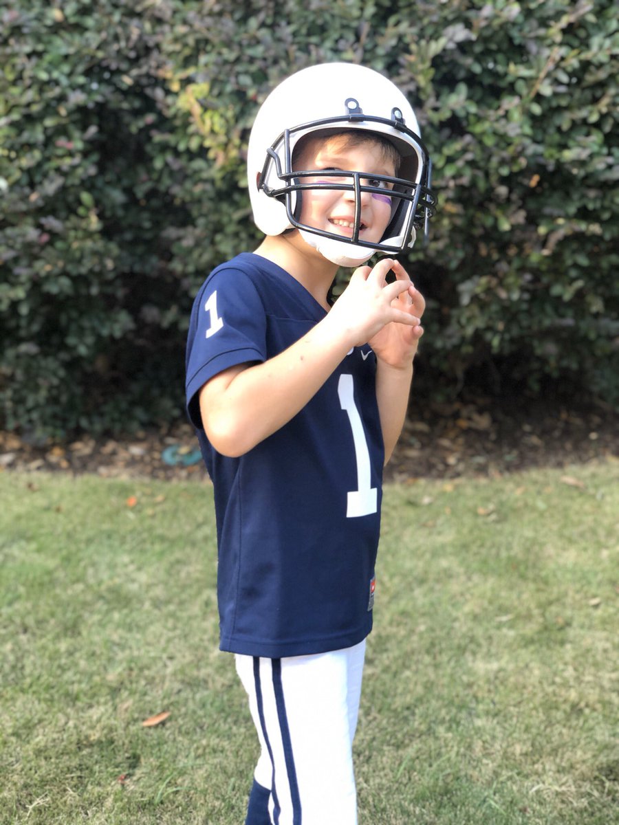 ahanhauser's tweet photo. @Kj_hamler Happy Halloween from your biggest fan 🎃 🏈 https://t.co/zmyTG5eR6Q