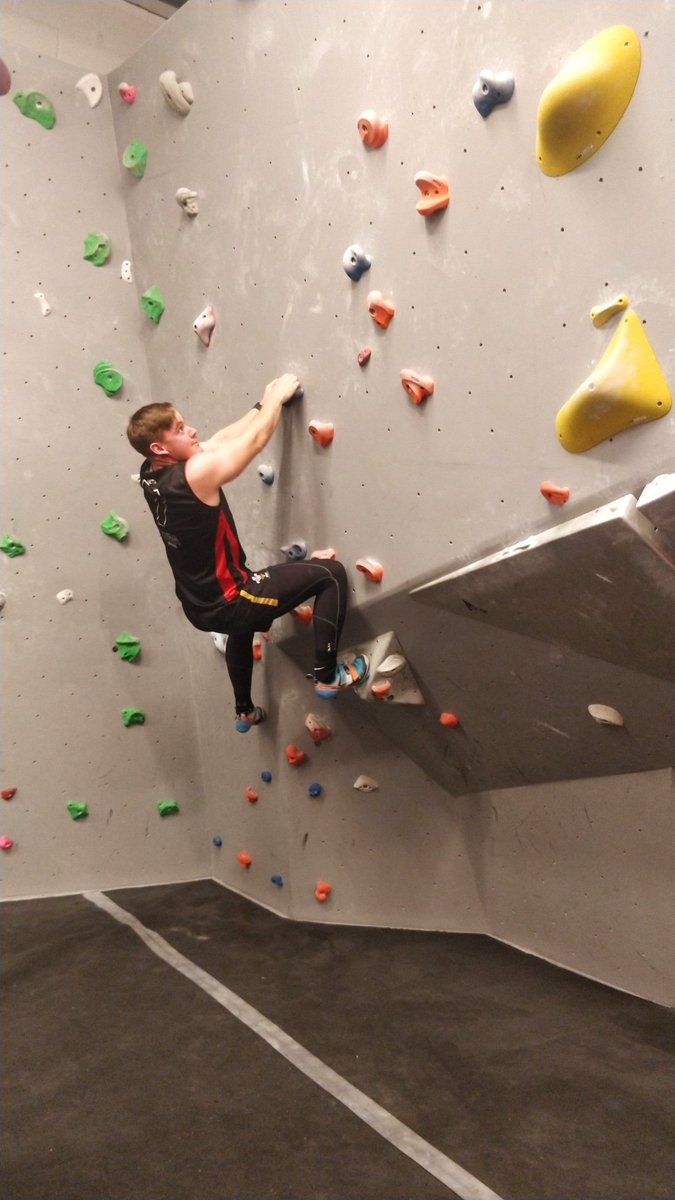 Another top night at the <a href="/climbinghangar/">The Climbing Hangar</a> with the <a href="/penclawddrfc/">Penclawdd RFC</a> lads <a href="/Deadballline1/">Jo Rogers</a> #teambonding #challangeyourself