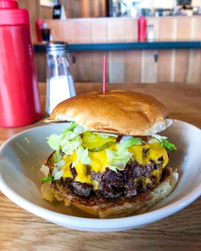 HiHo_Burger's tweet photo. 💯% grass-fed wagyu cheeseburger!🍔 No tricks, all treat! 📸 @grubshots #HappyHalloween #HiHoCheeseburger

📸 https://t.co/QQjH4bqv0b via https://t.co/XqtJfS4jwh https://t.co/RcCaYsbObL