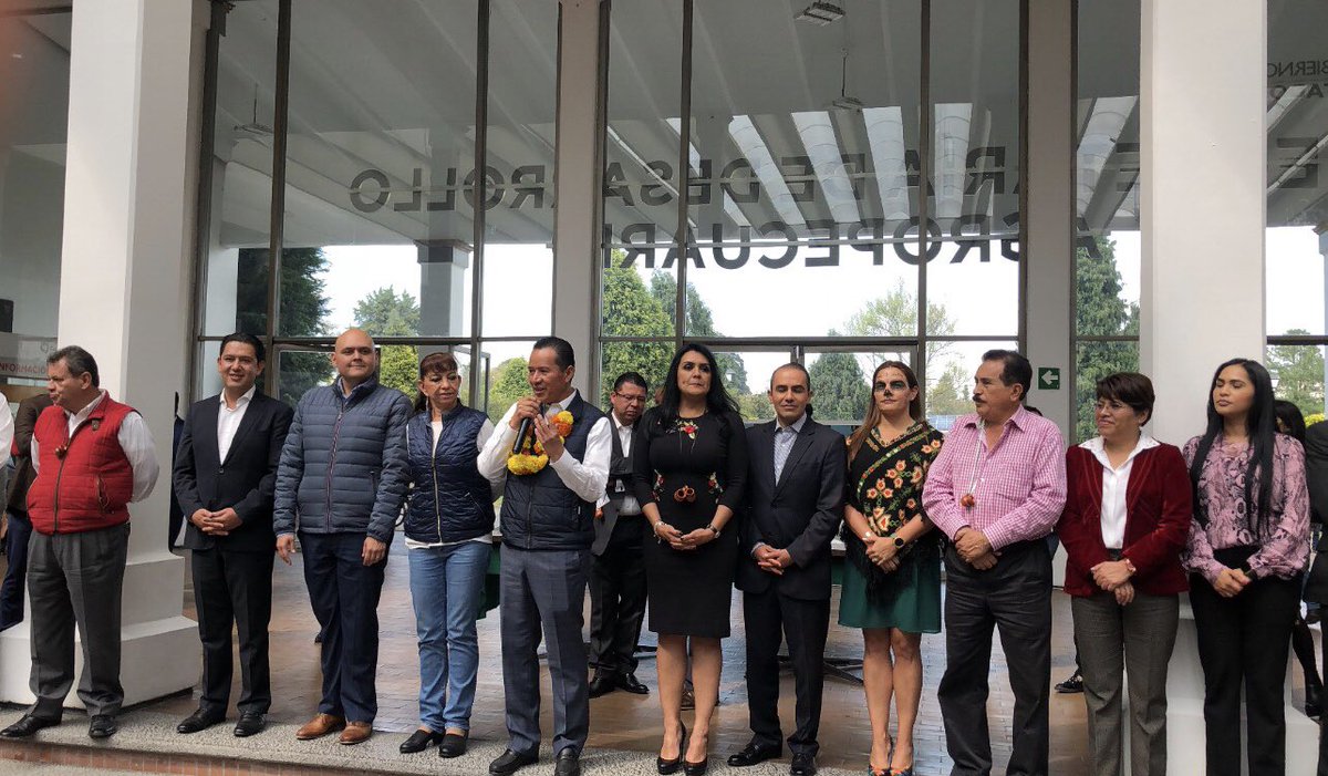 yatz_cb's tweet photo. En la @SEDAGROedomex se viven más que nunca nuestras hermosas tradiciones. #FamiliaSEDAGRO🧡🖤💀 @DarioZacariasC https://t.co/Y6uIukUmZ8