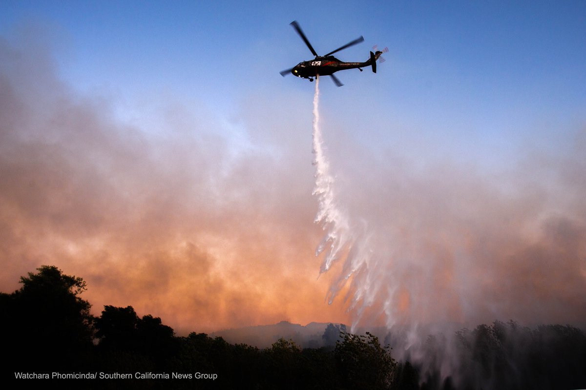 watcharaphotog's tweet photo. #46thFire is 15% contained. All evacuation orders lifted. The fire destroyed three homes and two outbuildings in Jurupa Valley. https://t.co/IvPgjw63xk https://t.co/eM2NmKFs9h