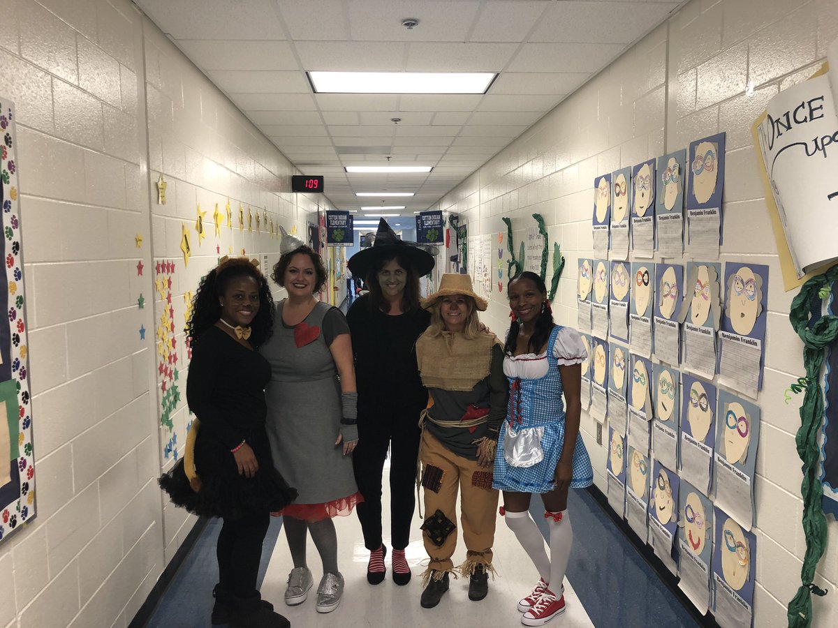 CIE_HCS's tweet photo. CIE teachers love reading! #bookcharacterparade #readreadread #expectexceptionalHCS #expectreaders https://t.co/OOHkqdMZuz