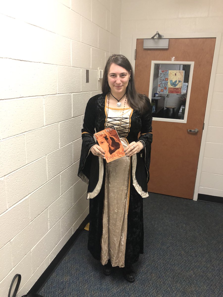 CIE_HCS's tweet photo. CIE teachers love reading! #bookcharacterparade #readreadread #expectexceptionalHCS #expectreaders https://t.co/OOHkqdMZuz
