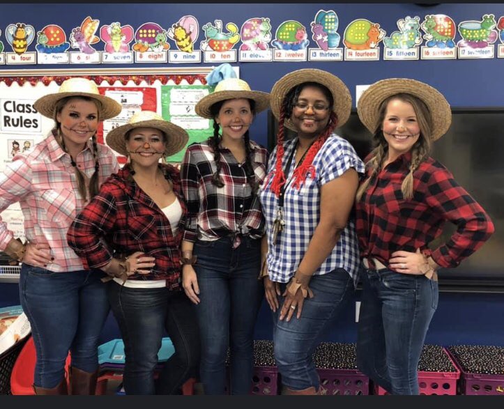 🎃🎃Another successful Book-o-ween <a href="/Enon_Elementary/">Enon Elementary</a> 🎃🎃 I love when former kinder gators come to visit! #oneccps #enonrocks