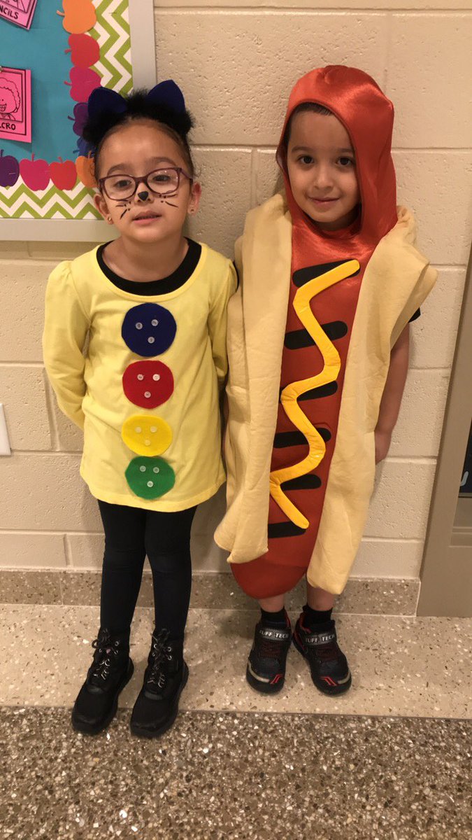 shrevesc08's tweet photo. 🎃🎃Another successful Book-o-ween @Enon_Elementary 🎃🎃 I love when former kinder gators come to visit! #oneccps #enonrocks https://t.co/0fPqGeEKK5