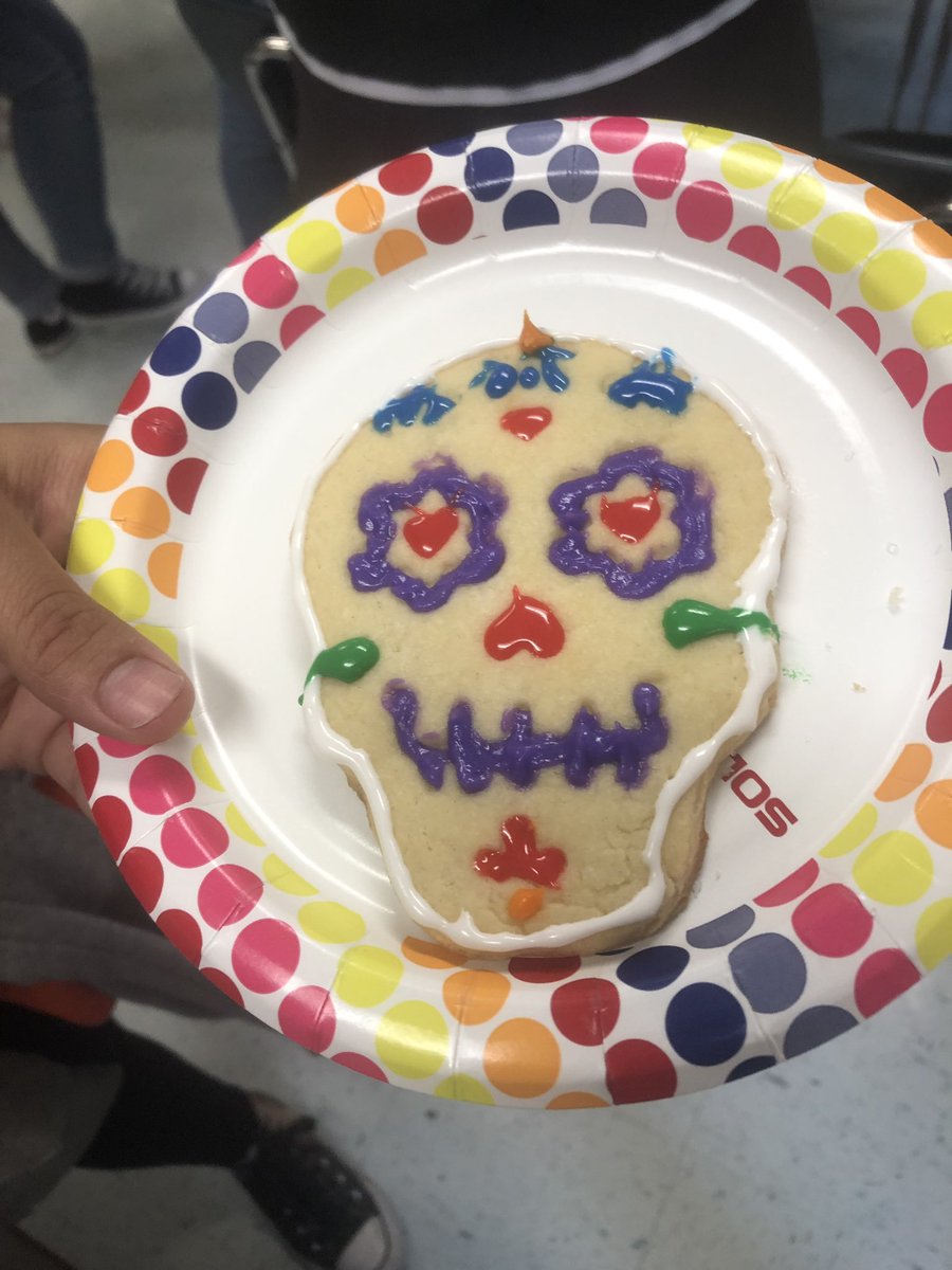 We learned about day of the dead, decorated calavera cookies and tried candies from around the world. #hispanicheritage #fceagleexcellence #fcpsva #universalyums