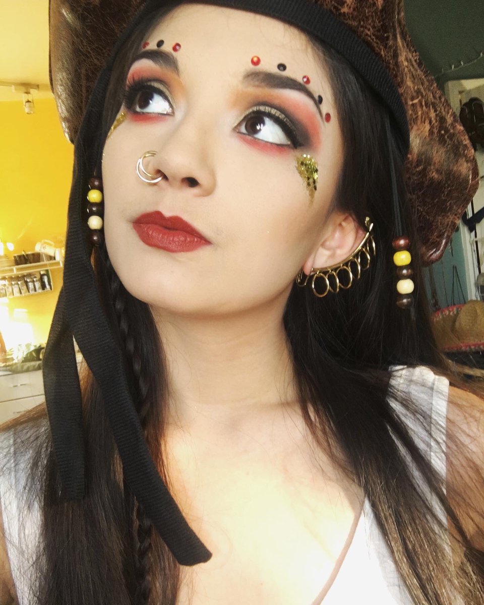 _k_mua_k_'s tweet photo. HAPPY HALLOWEEN π
#DAY30 (omg last day) of #30DOL AND THIS SEXY PIRATE IS READY FOR TO DRINK π€ͺπ»
#halloweenmakeup #halloween #halloweencostume #piratemakeup #pirate #sexy
Using both my @jamescharles @morphebrushes palette AND my π @ABHcosmetics @jackieaina palette https://t.co/yJYdLMn0FF