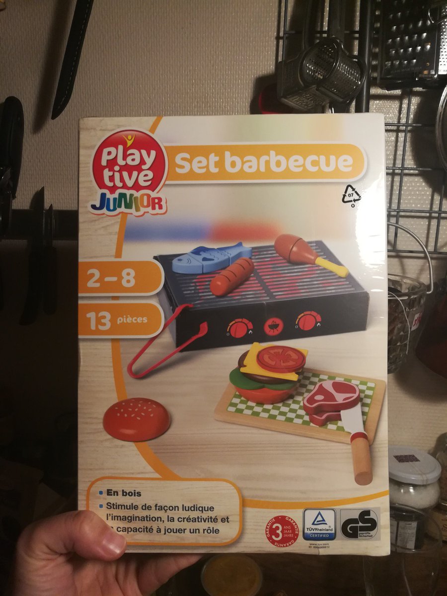 BouffePorn's tweet photo. J'ai laissé mon mec acheter des jouets pour l'enfant. https://t.co/pIIfM8GRbJ