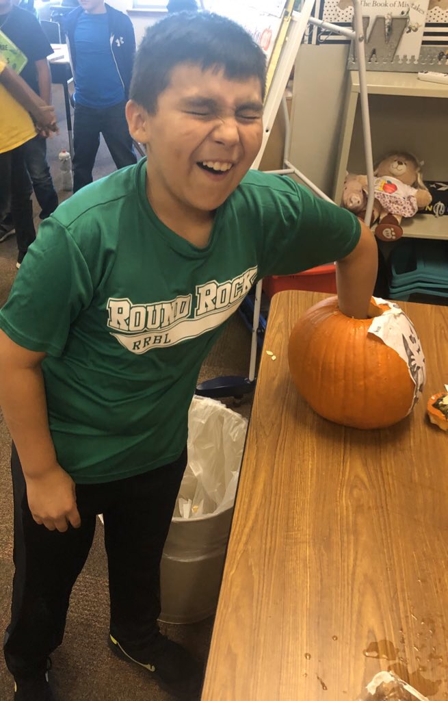 MrsWalker_RRISD's tweet photo. Today the class wrote expository pieces on how to carve a pumpkin! I demonstrated the process for them while they brainstormed ideas together. They LOVED getting the opportunity to gut the pumpkin! 🎃 #HappyHalloween  #TeacherLife #LearningIsFun @RoundRockISD @HerringtonRRISD https://t.co/k7f3b0x01p