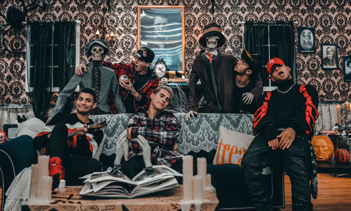 CNCOmusic's tweet photo. HAPPY HALLOWEEN! 🎃👻🥴 https://t.co/xni2zOe0di