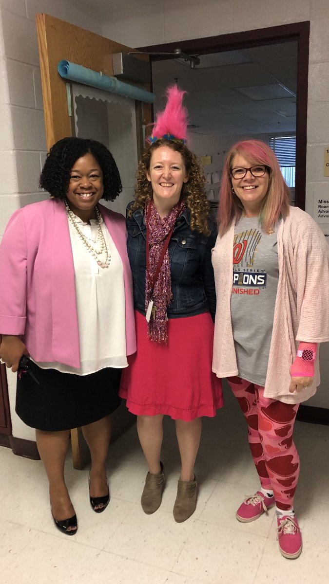 KishaLogan's tweet image. Pink Out Day at The Village! #BreastCancerAwareness #SpiritWeek @MVMS_MCPS