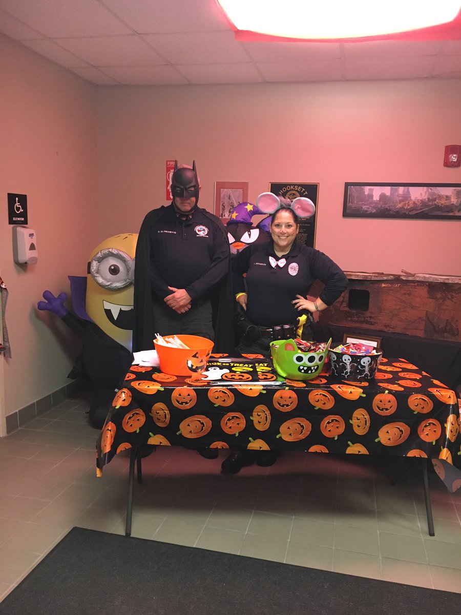 ChiefBouchard's tweet photo. Come down the Safety Center and see SRO Bergeron and Gary @HooksettPD for some candy and fun! https://t.co/QH7bhr9xUn