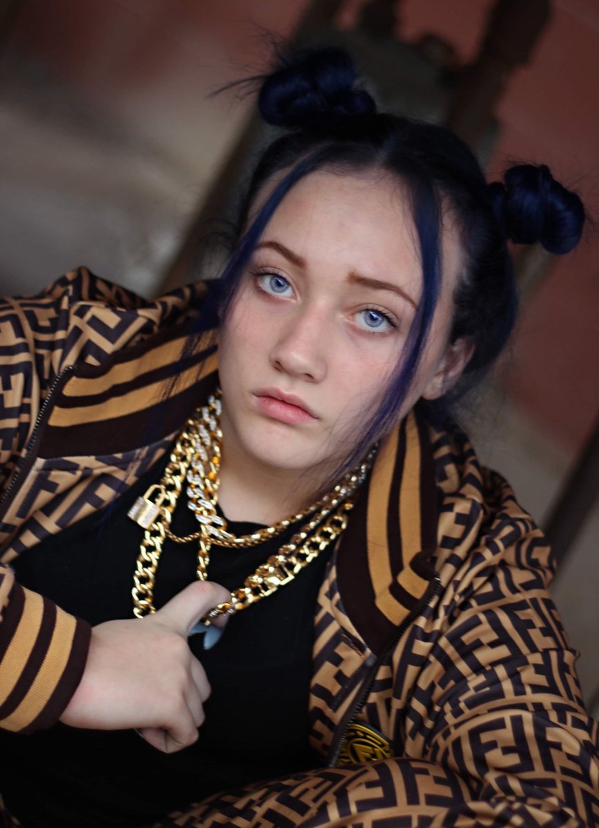 _sneakysnake's tweet photo. Introducing: "Itty Bitty Eilish"

Little Bree wanted to dress up as her favorite person, @billieeilish , this year for Halloween. She admires her for being herself and not caring what others think of her. #billieeilish

@MaggieBmusic @finneas 

Photos taken by me. https://t.co/NG8GkJL9oM