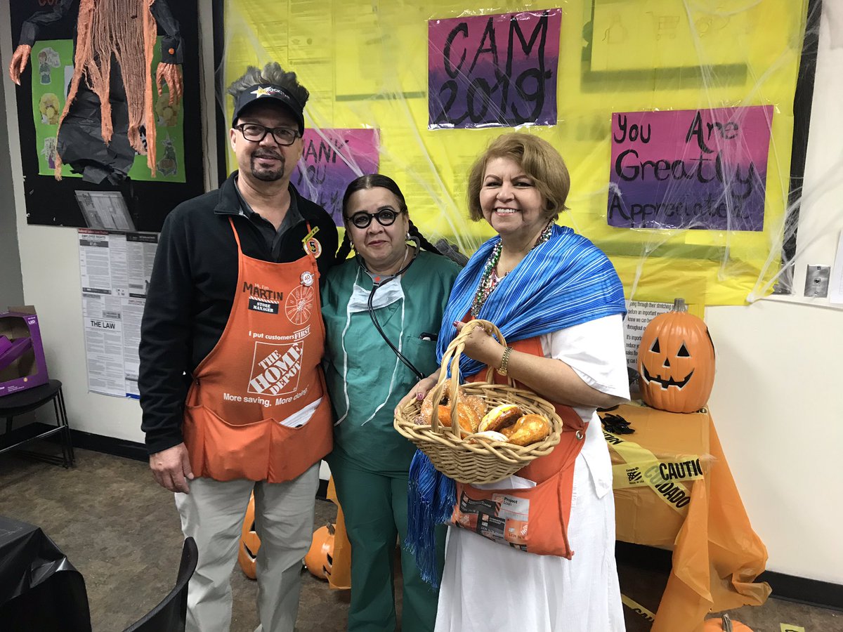 MartinTLopez1's tweet photo. Happy Halloween!! 🎃 from store 8488 in Nogales AZ #D60StrongAndProud https://t.co/ZeosiJ6j0X