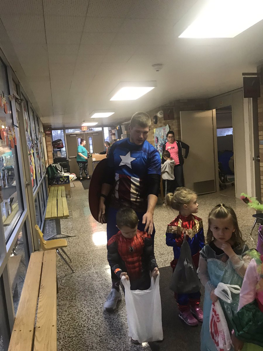 Another fantastic Trick or Treat day for our students and staff at Pleasantview!  Loved the Pumpkin Patch snack some students got to make and eat! Thanks to our PTA for making this such a fun day for our students🎃