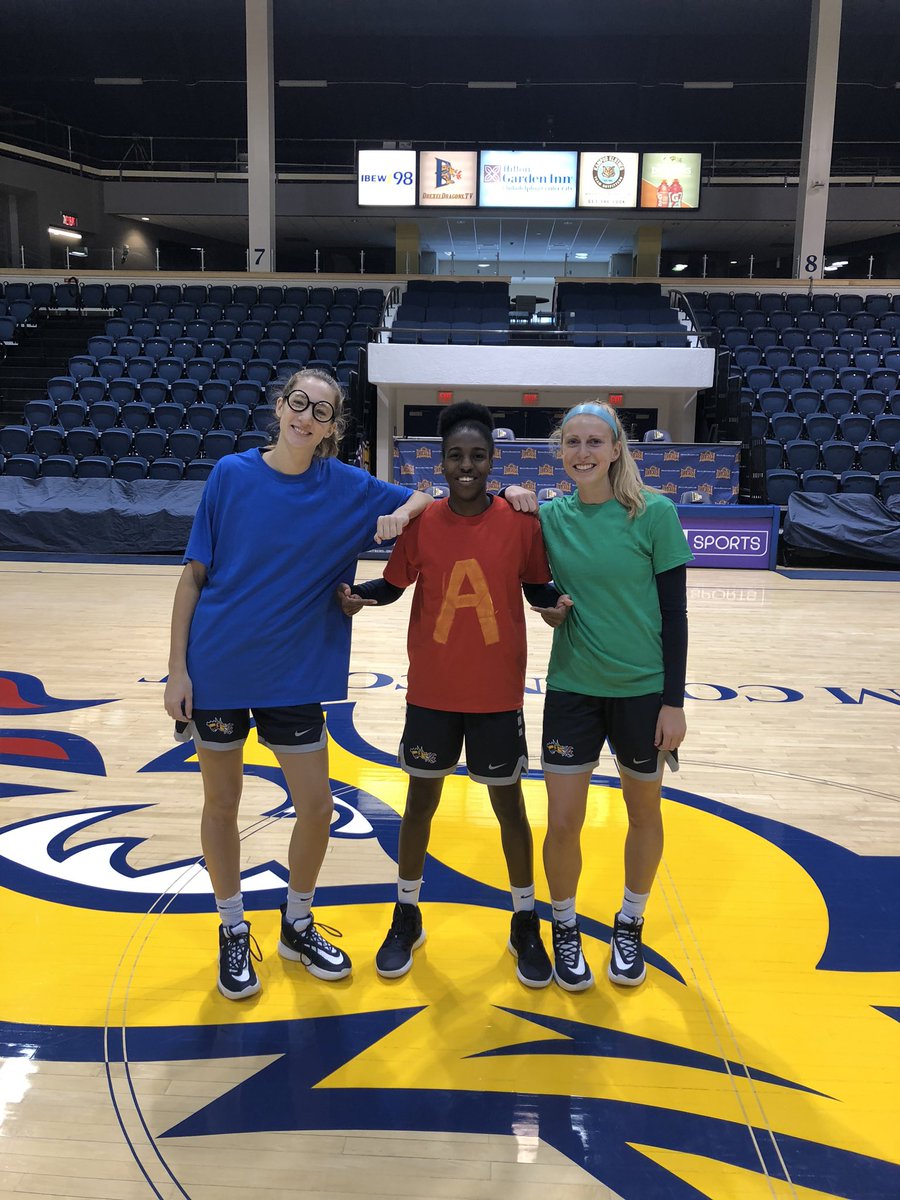 DrexelWBB's tweet photo. When you combine practice with Halloween, you get some scary competition! Happy Halloween! 🎃👻🐉🔥 #GoDragons #BasketBOOl https://t.co/b1FdrjH9FN