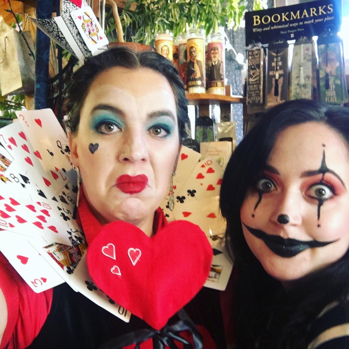 Otter_Books_Inc's tweet photo. Happy Halloween ๐ป ๐คโค๏ธ๐
#halloweencostume #dressingupforwork #queenofhearts #joker https://t.co/7ukZXqO5G6