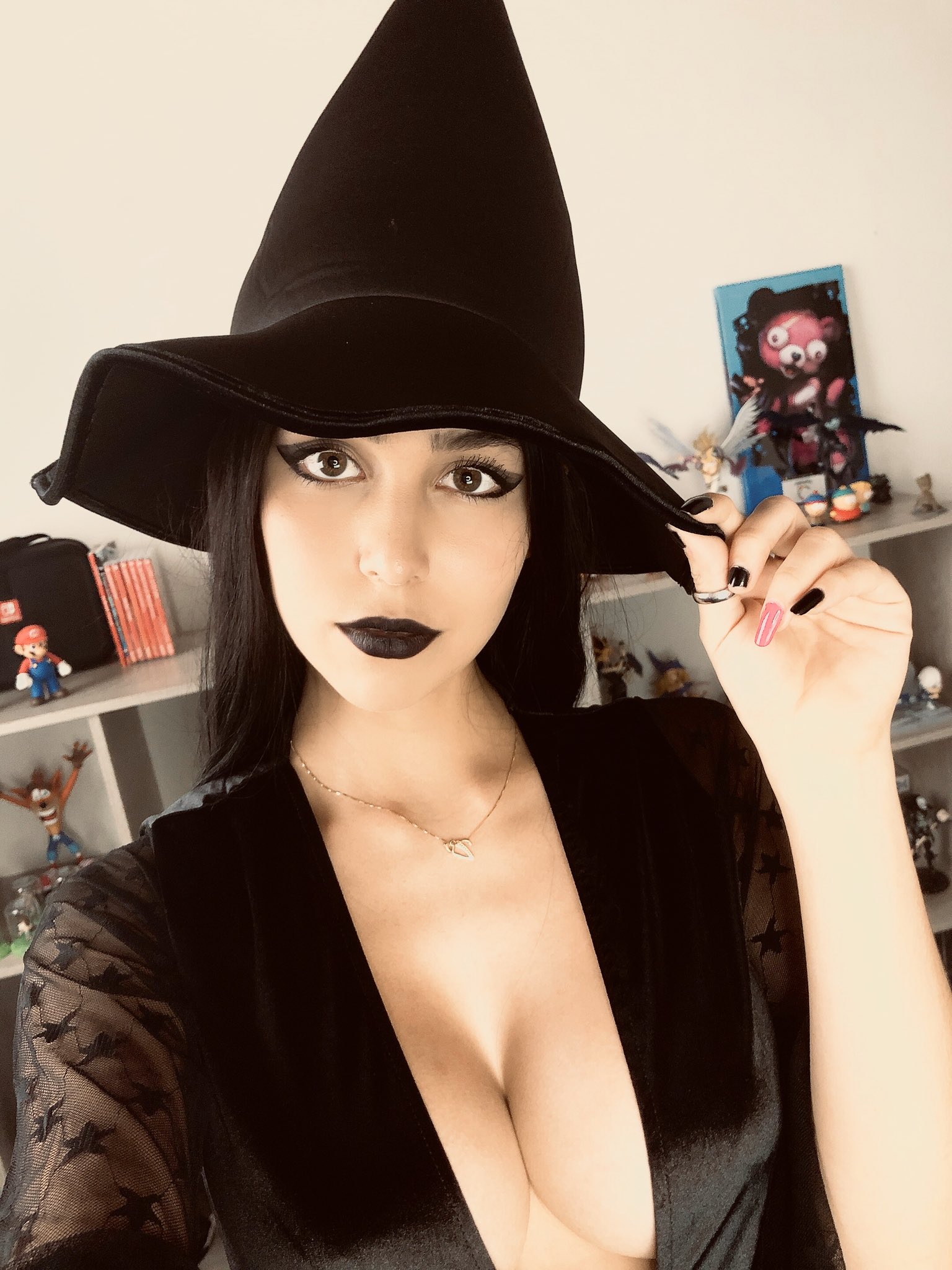 Vita Celestine on X: En vivo por CB Canal: Laura_Cornett  t.co51OWHiIO1o  X