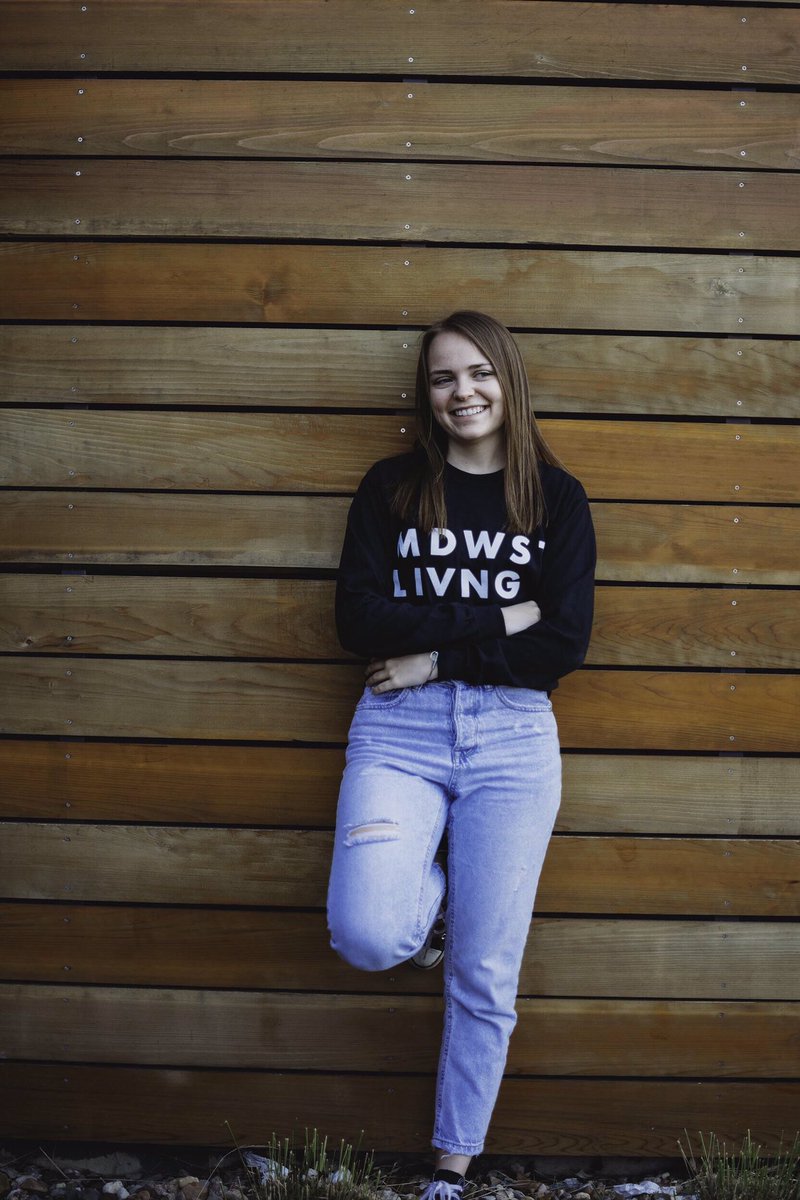wytshirtco's tweet photo. classic LS tee, classic mom jean look https://t.co/InfYHhjh4v