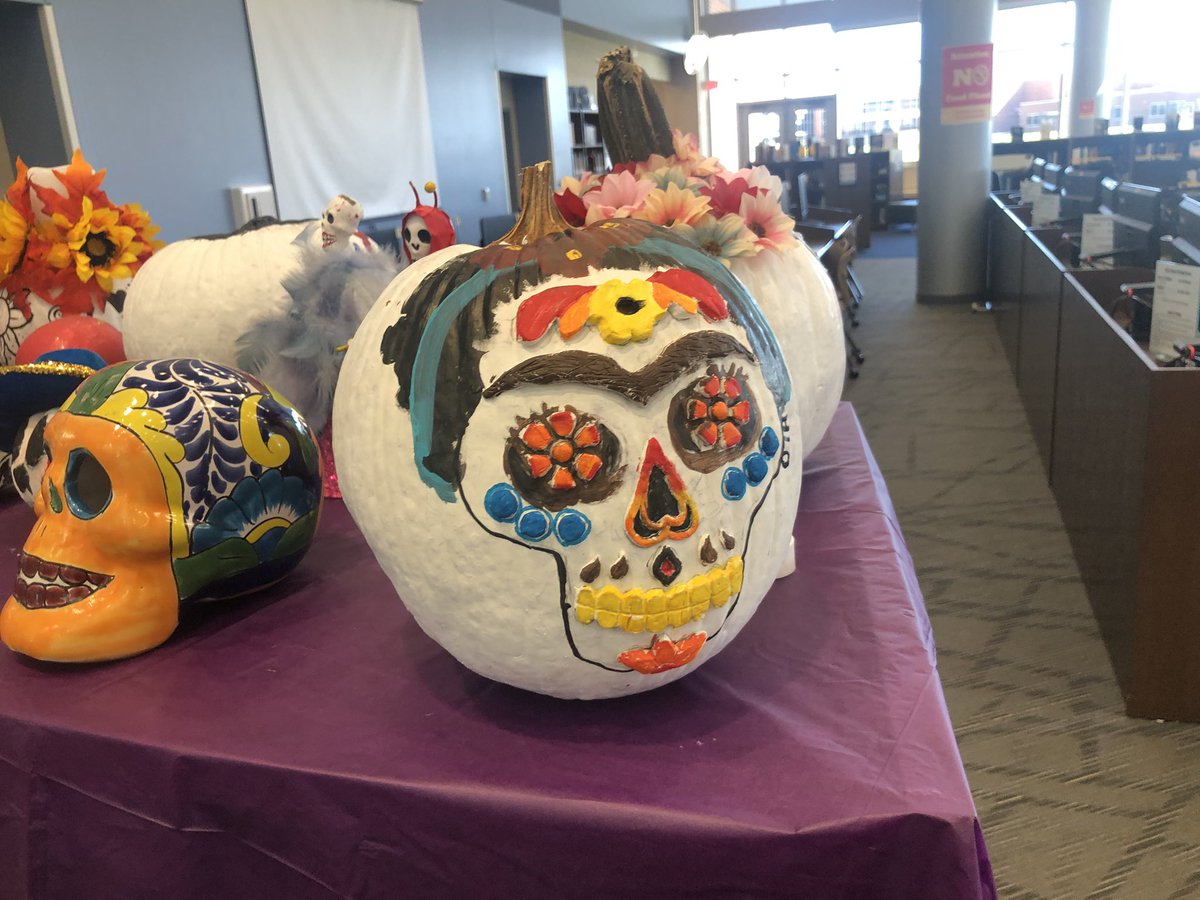 marthaca82's tweet photo. Happy Halloween! From the “Pumpkin  Calaveras” @PaetowLibrary Traditions unite people💞 #teampaetow #soyphs  #halloween2019 #DiaDeMuertos #katylote @PaetowHSlote1 https://t.co/FYvOjXlEIR