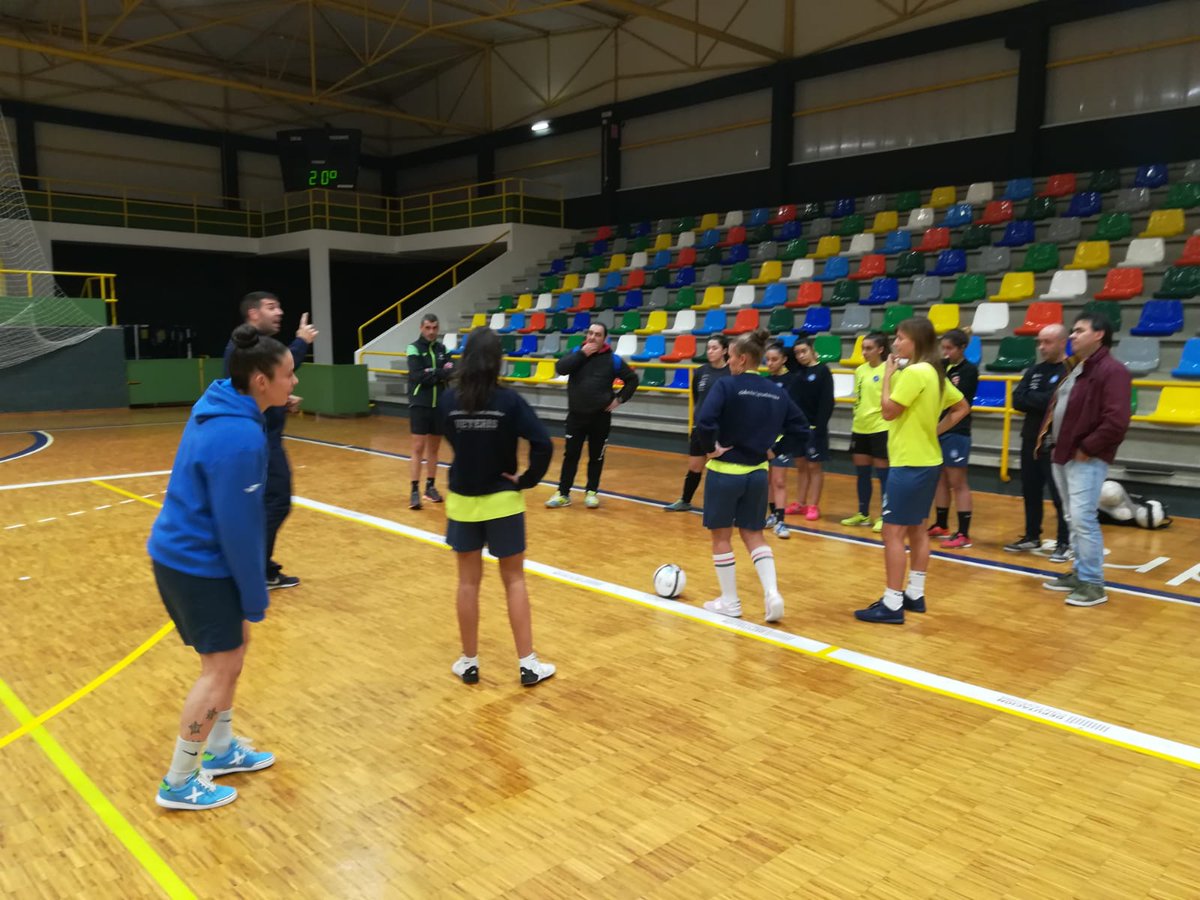 Charla técnica sobre modificación das regras de xogo ás xogadoras e membros do Clube Cidade de Pontevedra. A cargo do colexiado  Alfredo Castro Nantes (delegación de Pontevedra)

<a href="/CTAFSdaRFGF/">CTAFS da RFGF</a> <a href="/futgal/">RFGF</a> 
<a href="/cidade_ponte/">Cidade de Pontevedra</a>