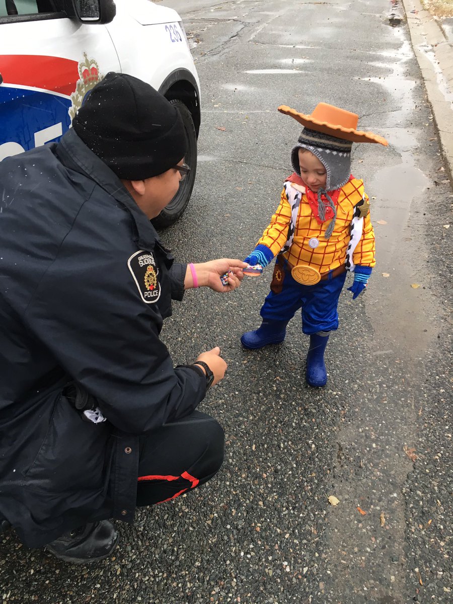 CRU officers out in the community on Patrol this Halloween. Keeping the youth safe, while handing out treats and stickers.  We even met the local Sheriff Jaxon while on patrol. #HappyHalloween2019 #halloweenpatrol #lovetreats #Sudbury ^jr