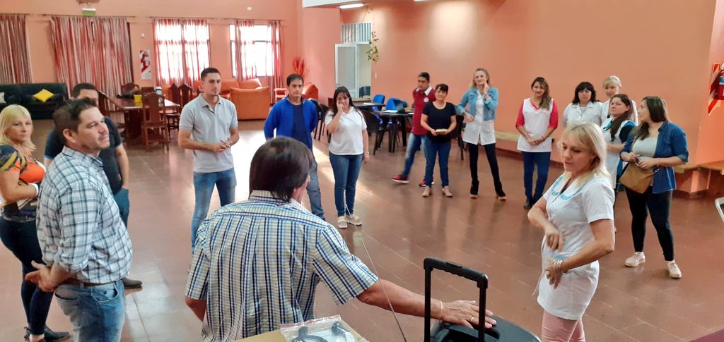 #UdpmEnLasEscuelas gracias directora #Ida y equipo docente #Epjai9047
por seguir junto a <a href="/udpm_misiones/">UDPM</a> #entodas 
Entregamos insumos para talleres. #hayequipo <a href="/BigalkeNoelia/">Noelia Bigalke</a>
<a href="/CristinaFretes4/">Cristina Fretes</a> <a href="/crisdavidsen/">Cristian Davidsen</a> <a href="/ReneGimenez14/">Rene Gimenez</a> <a href="/alejschrott/">Alejandro Schrott</a> <a href="/HectorL09055418/">HectorLopez</a> <a href="/MarthaBunkowski/">MARTHA BUNKOWSKI</a>