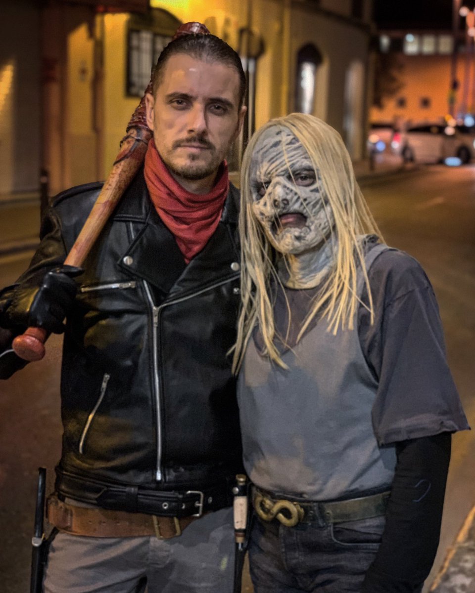 Negan_cosplayer's tweet photo. Negan and Alpha BFF ❤️❤️❤️
At #Halloween party in #OtakuPlanet
@JDMorgan @samthesparrow @TWD_ES @TheWalkingDead @WalkingDead_AMC
#TWDFamily #TWD #TWDCosplay #TheWalkingDead #Cosplay #Negan #Alpha #TWDalpha #NeganCosplay #TWDAlphaCosplay https://t.co/IIwxdRxjNy