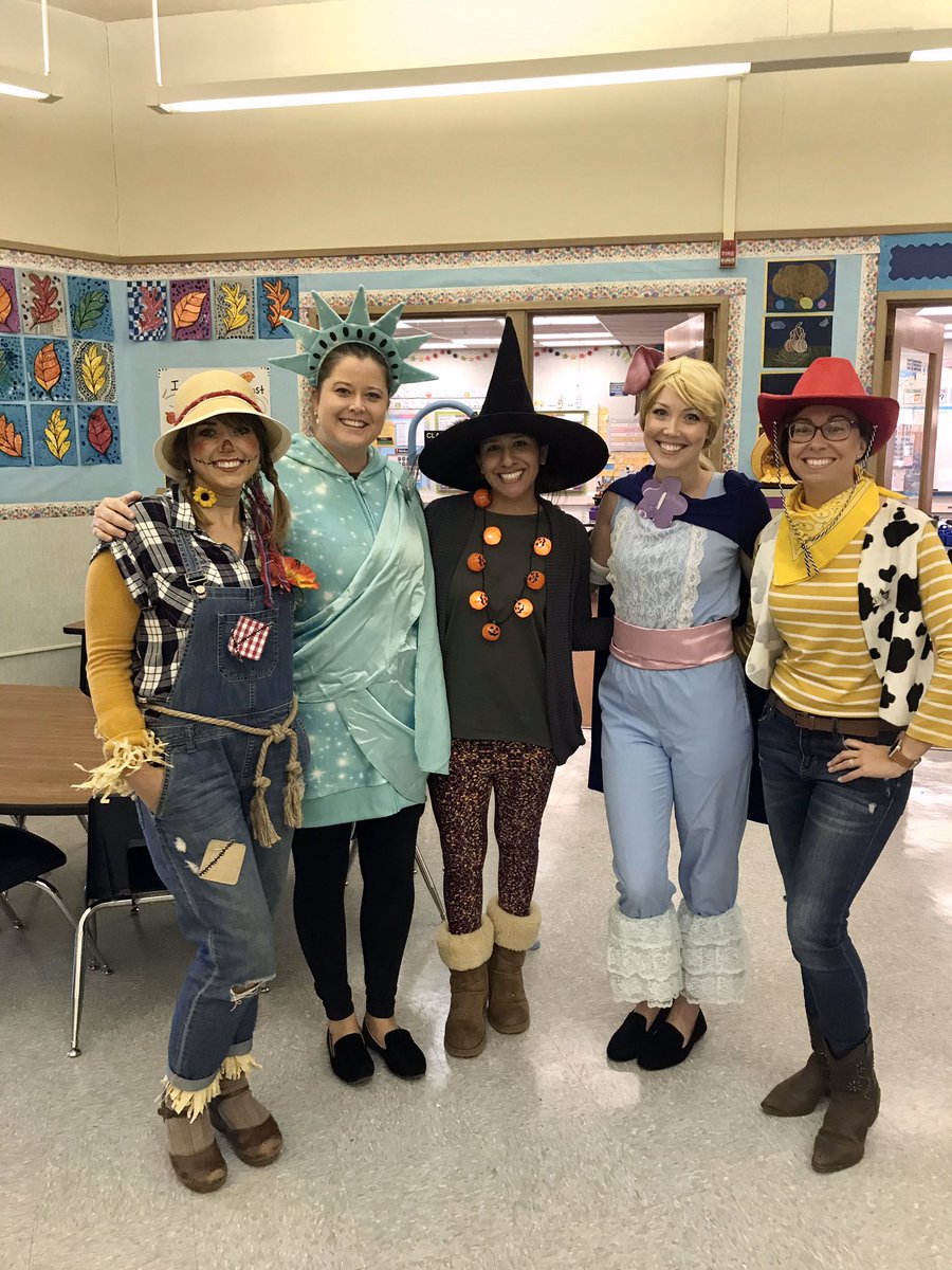 EmilyMDUSD's tweet photo. Bancroft teachers wish you a very Happy Halloween! 🎃🧡👻 @bancroftmdusd @BancroftTWDI @MtDiabloUSD https://t.co/TsHCNBS2Xb