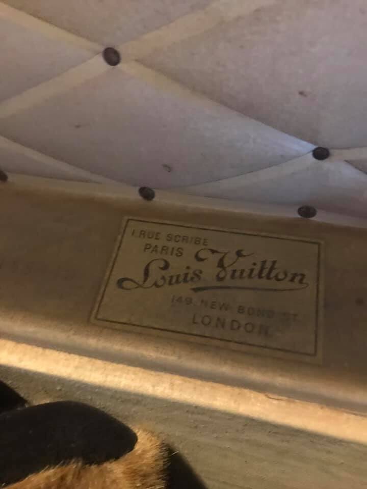 Love_WhitJay's tweet photo. @JeffreeStar @shanedawson @AndrewSiwicki @Ryland_Adams @_morganadams_ I have a friend that is interested in selling an authentic 1900s @LouisVuitton trunk and I immediately thought of you all! 🖤 https://t.co/Lfe16A1IOq