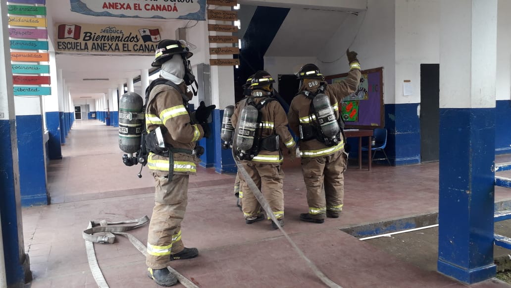 BCBRP's tweet photo. #Veraguas  Culmina con éxito campaña 2019  #LaPrevenciónEstáEnTusManos personal #DINASEPI #EXBURES #SAMER en conjunto @MeducaPma se realizó Simulacro por Incendio y Evacuación en el Centro Educativo Anexa El Canadá #Santiago. https://t.co/LkALkdh6ma