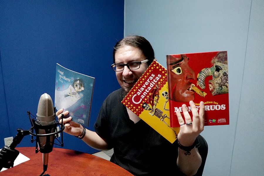 ChiquitasLetras's tweet image. Preparando el nuevo #programachiquito de #LetrasChiquitas de la @DRTVUASLP con tres grandes #libros de @artesdemexico  

#DíadeMuertosMéxico 

ñ.ñ