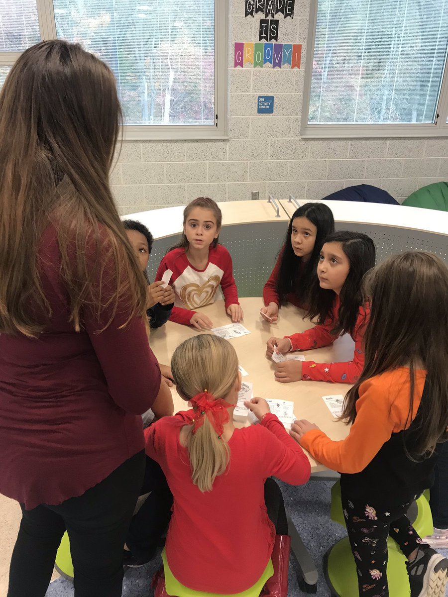 mrspearson_cbl's tweet photo. Eat or Be Eaten! Working in teams to create food chains. @MysterySci @TeachWithTracey 👍🏼 https://t.co/d6iHXP8OKK