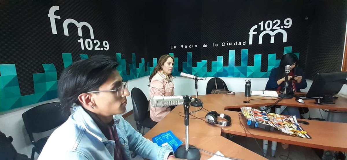 saludquito's tweet photo. Hoy en @pachafmquito, 102.9 fm, la Radio de la Ciudad, informamos a la ciudadanía sobre los servicios que brinda la Unidad Metropolitana de Salud Sur en el Área de Atención Amigable a los Adolescentes. #QuitoSaludableOtraVez https://t.co/iFAN1oxial
