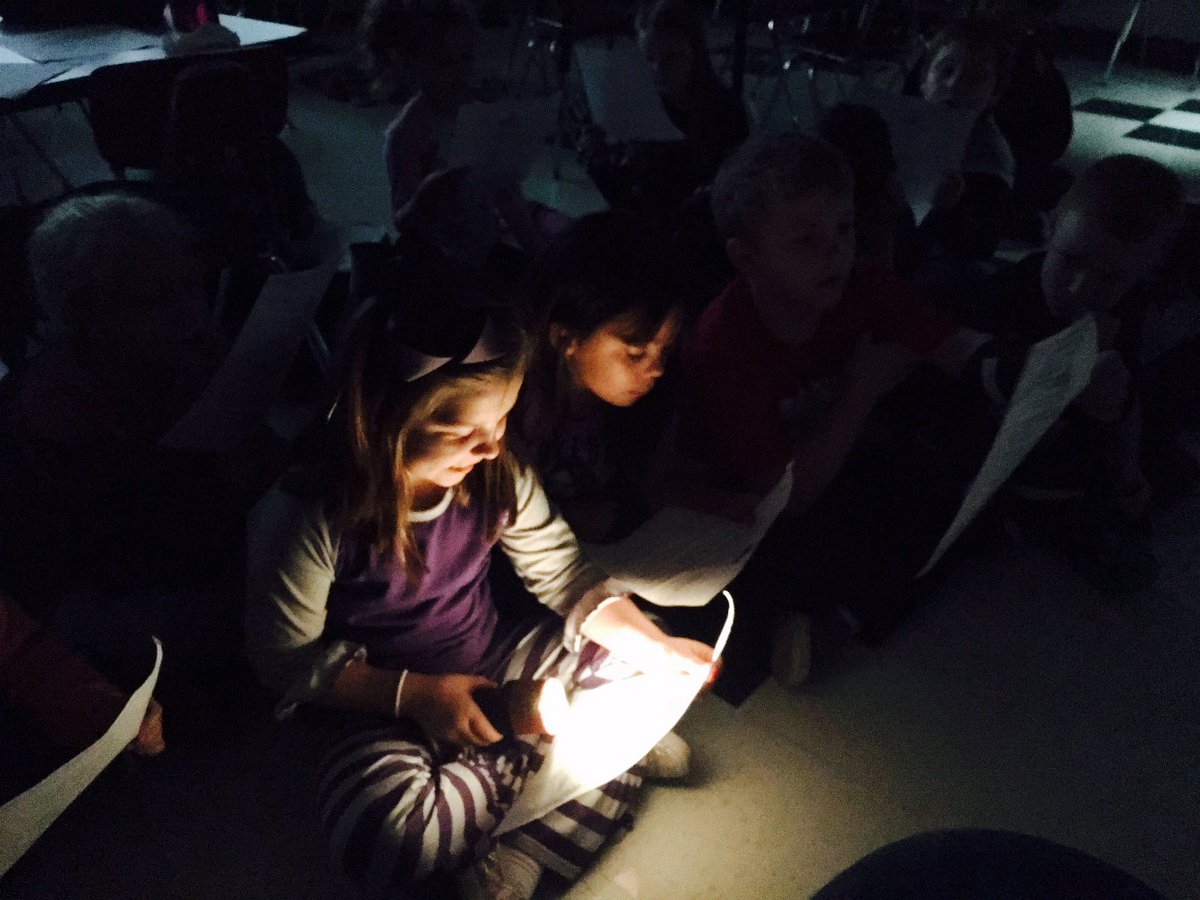 misscalfee's tweet photo. Spooky reading today for Halloween! 🎃📚👻@oakgrovefalcons https://t.co/4GxDBEKOCz