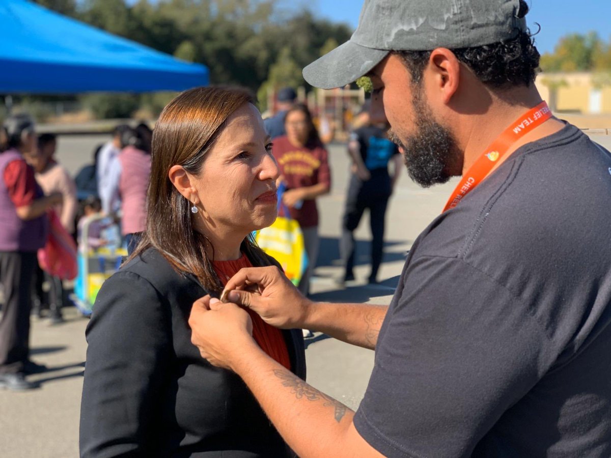 Thank you @CALtGovernor @EleniForCA for joining us @WCKitchen serving hot meals to the agriculture community in Healdsburg affected by #KincadeFire with local non-profit Corazón Healdsburg....You earned your WCK pin! #ChefsForCalifornia