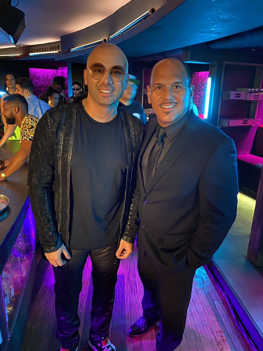 CarlosFerrer_PR's tweet photo. Filamción aerie Trap. Junto a Wisin. La humildad de los grandes los hace más grandes aún. 🎭🎬🎥🎞 https://t.co/isBJoHO6lY