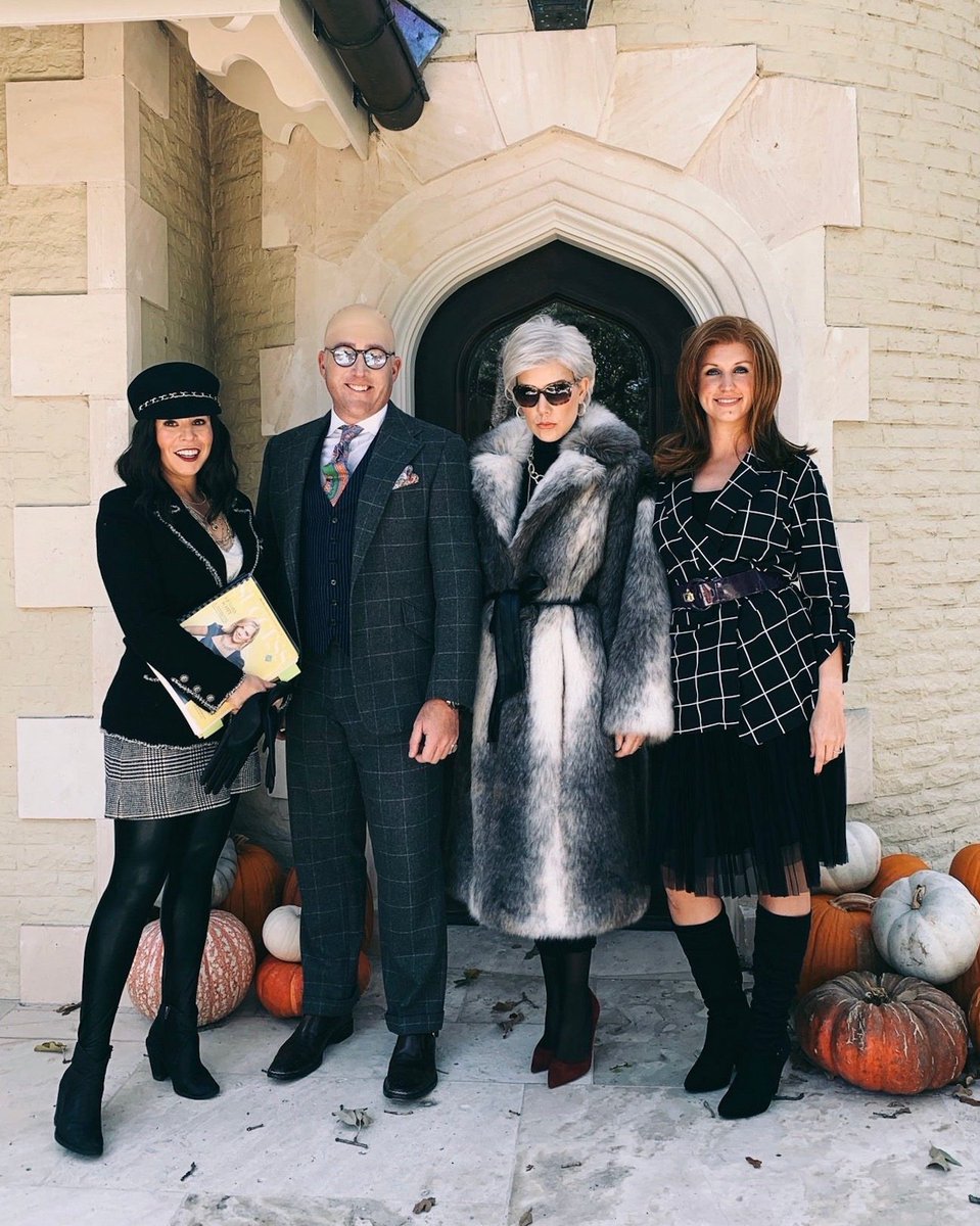 "Florals? For Spring? Groundbreaking."
 ⠀⠀⠀⠀⠀⠀⠀⠀⠀
Halloween is one of my favorite holidays of the year. I had so much fun being Miranda Priestly from The Devil Wears Prada! What are you wearing tonight? Share with us. I'd love to see! 😍👻🎃 #HappyHalloween