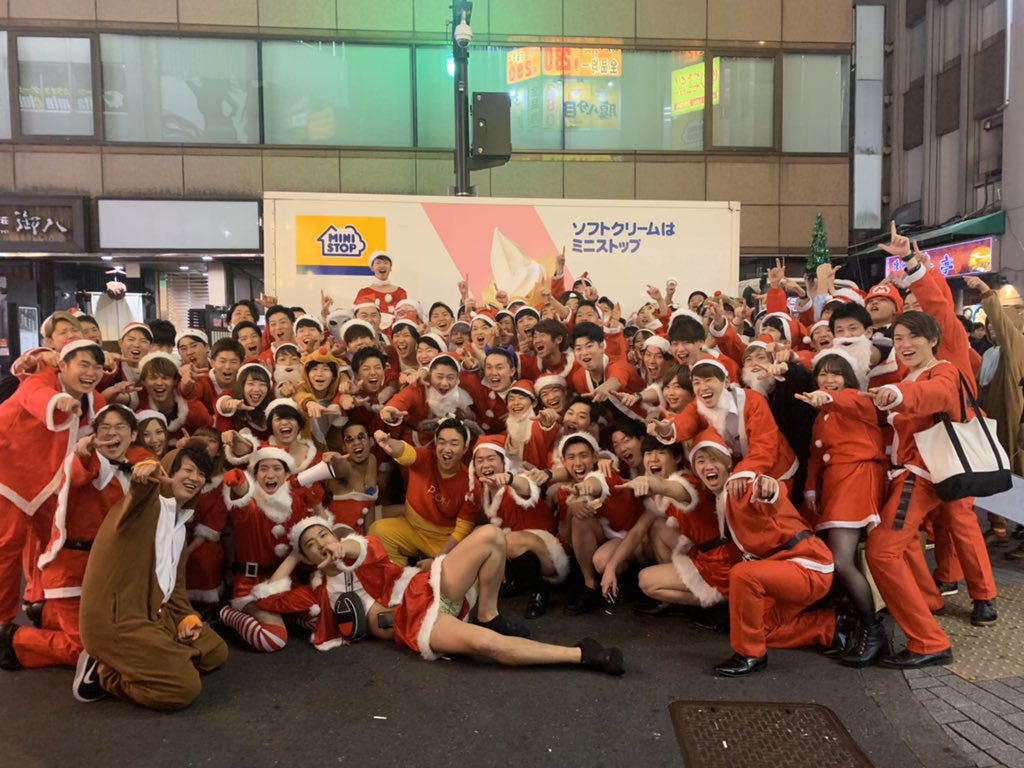 Yoko_Yure's tweet photo. 渋ハロ楽しかったー！
いつもお世話になってる渋谷をRootsのみんなで大掃除🧹
100人のサンタが集まったよ✨
これからも渋谷さんどうぞよろしくね☺️
#Roots
#サンタジャック
#サンタ
#ハロウィン
#掃除
#渋谷
#渋ハロ https://t.co/H6A2VSulPj