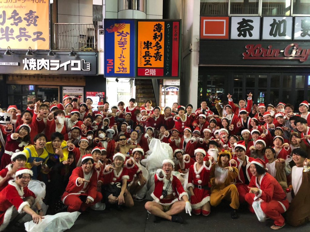 Yoko_Yure's tweet photo. 渋ハロ楽しかったー！
いつもお世話になってる渋谷をRootsのみんなで大掃除🧹
100人のサンタが集まったよ✨
これからも渋谷さんどうぞよろしくね☺️
#Roots
#サンタジャック
#サンタ
#ハロウィン
#掃除
#渋谷
#渋ハロ https://t.co/H6A2VSulPj