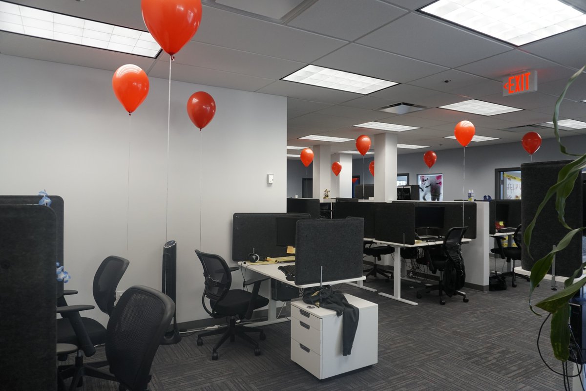 WheelzyBiz's tweet photo. @ITMovieOfficial paid our office a visit...🎈

#IT #Pennywise #ITMovie #HappyHalloween #Halloween #Halloween2019 https://t.co/oYNqlBDrmw