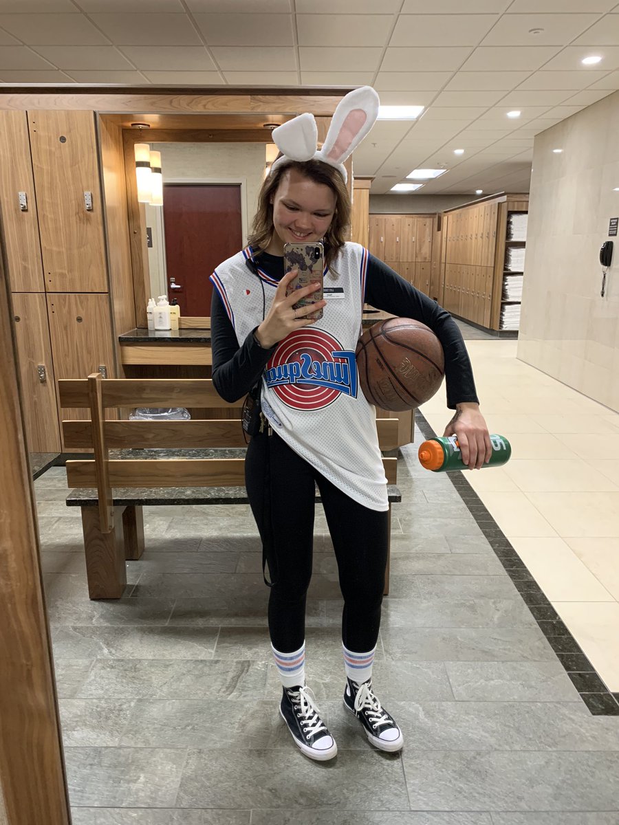 _tay_hill_'s tweet photo. The TUNEESSSSSSQUADDDDDDD🏀 #lolabunny #SpaceJam https://t.co/VJe3zL510x
