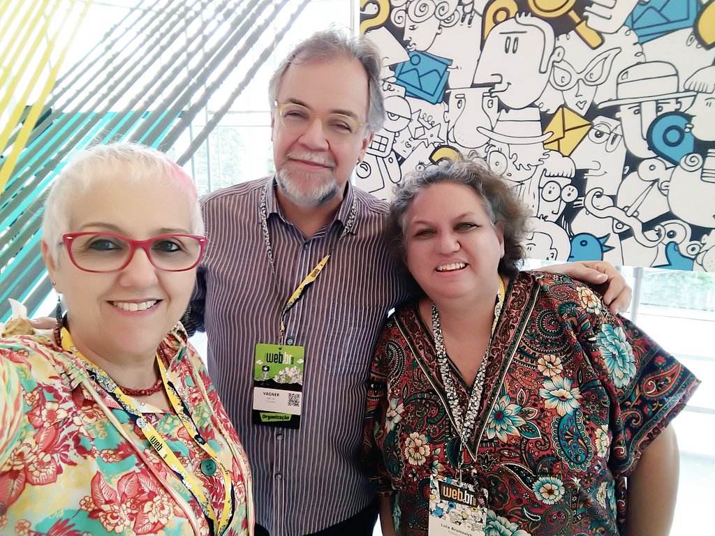 refazioli's tweet photo. Cm é q se faz qd se encontra ao vivo (e a cores) quem se admira mmmmttttt!?!
Tietagem assumida, né @vagnerdiniz
?
Dia prá lá de especial no #Webbr2019
@lolaescreva ❤️ https://t.co/U3u0H7Rqq1