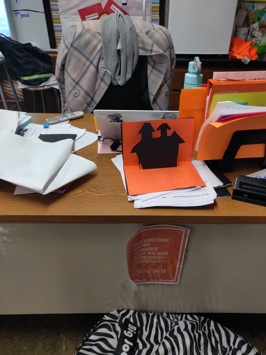 MrsKeene3's tweet photo. After school crafting! 
#reedacademy #SPS https://t.co/xE6ydpbYIV