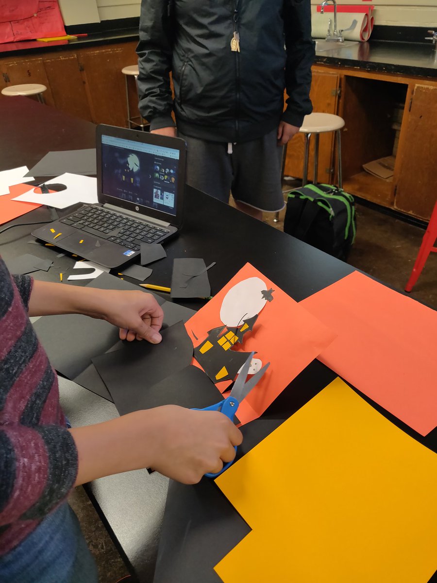 MrsKeene3's tweet photo. After school crafting! 
#reedacademy #SPS https://t.co/xE6ydpbYIV